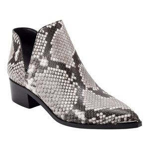 Marc Fisher LTD Yilda Leather Booties